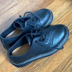 Short rise Martin shoes black